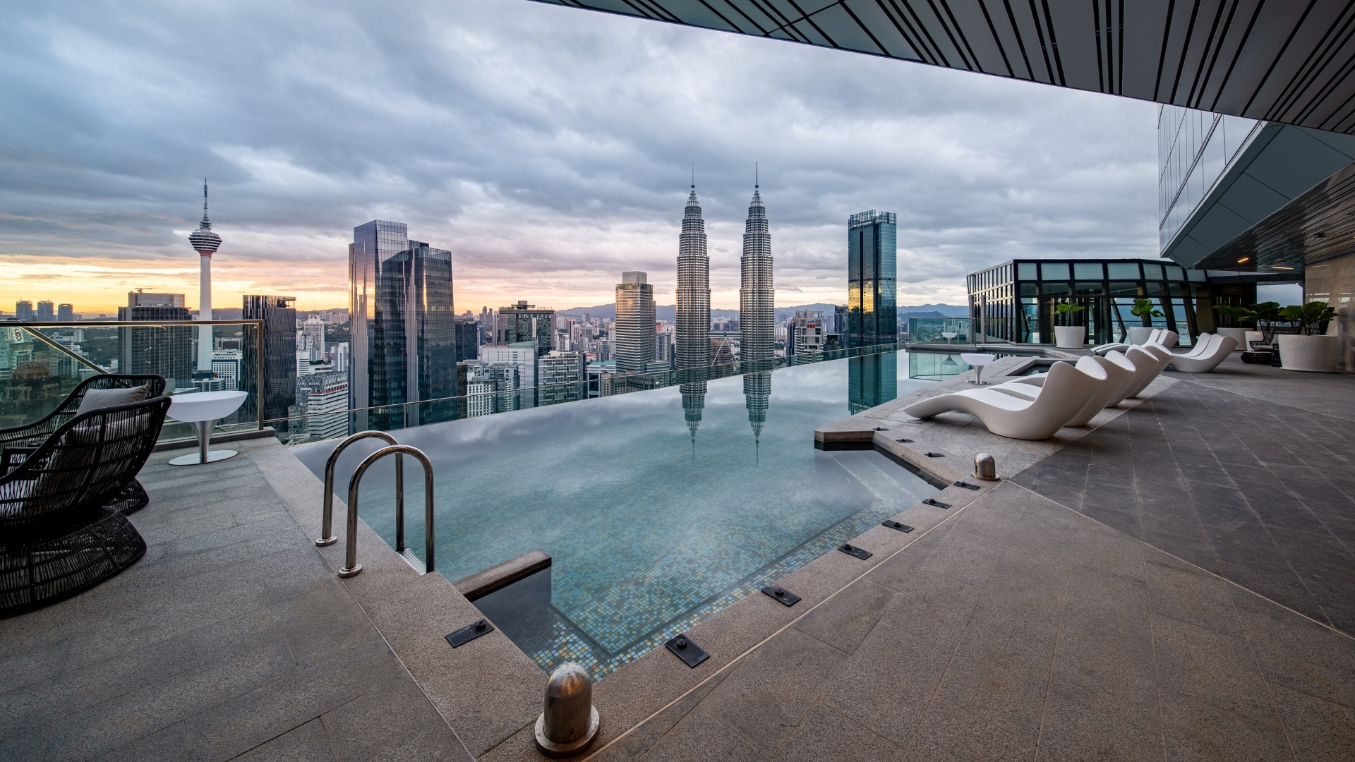 Sky Infinity Pool 03
